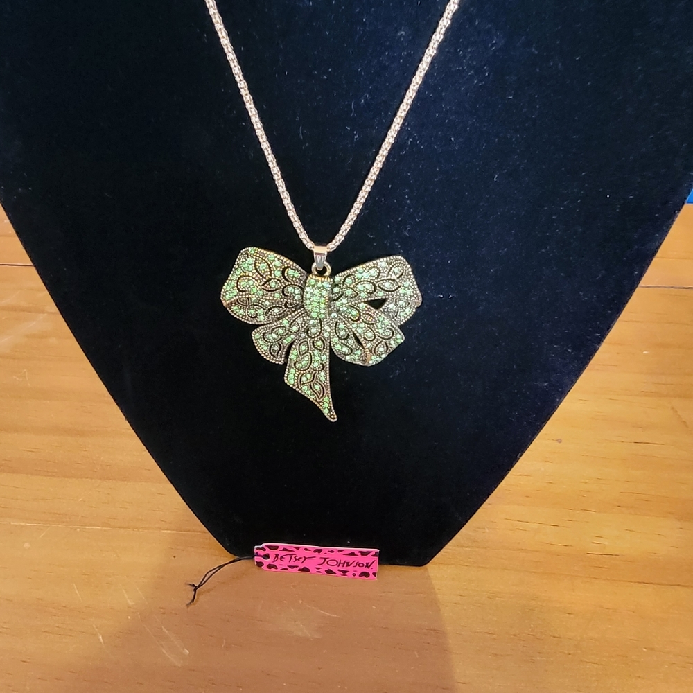 NWT Betsey Johnson Green Bow Necklace - Picture 2 of 4